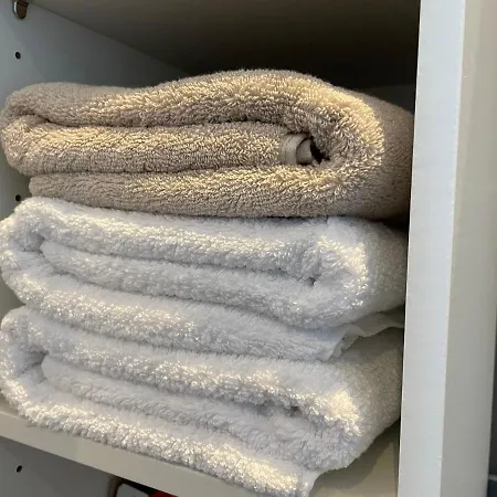 2-zi Mit Kingsize-bett Und Privatem Parkplatz Semesterbostad *